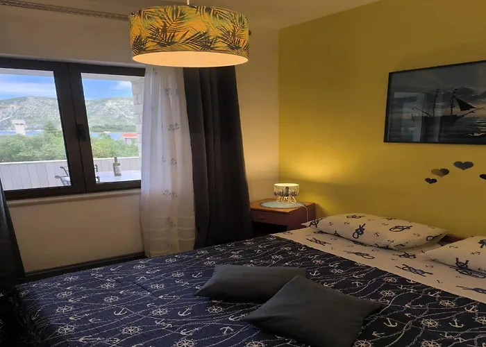 Apartment Cozy Ute, Island Of Kor Ula-one-bedroom With Terrace And Sea View A2