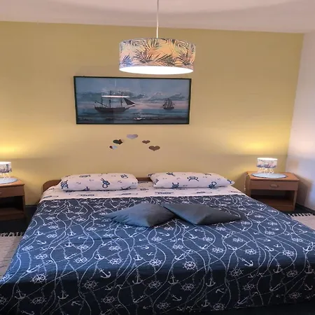 Cozy Ute, Island Of Kor Ula-one-bedroom With Terrace And Sea View A2 Apartman Korcula Town